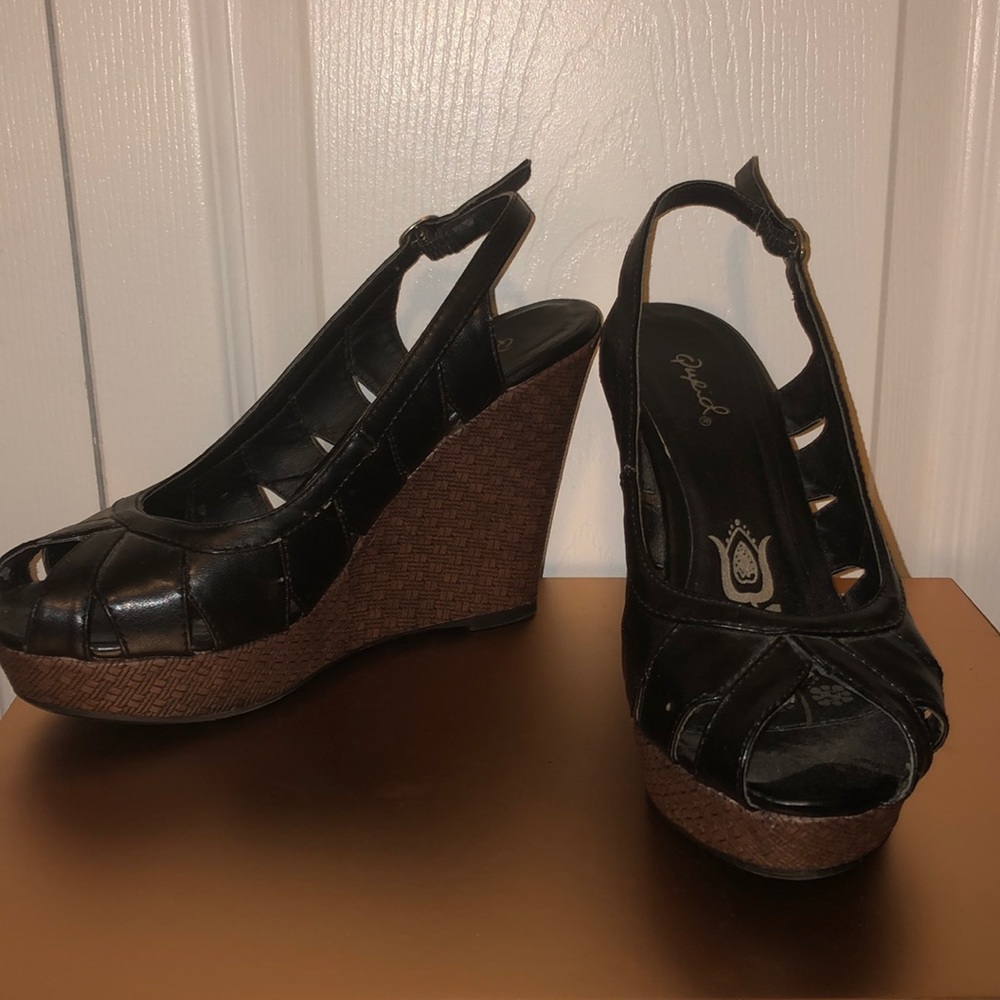 Heels - Picture 2 of 2